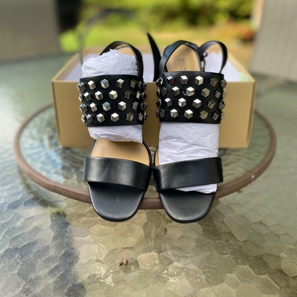 Michael Kors Sandle (NW) - Picture 1 of 5